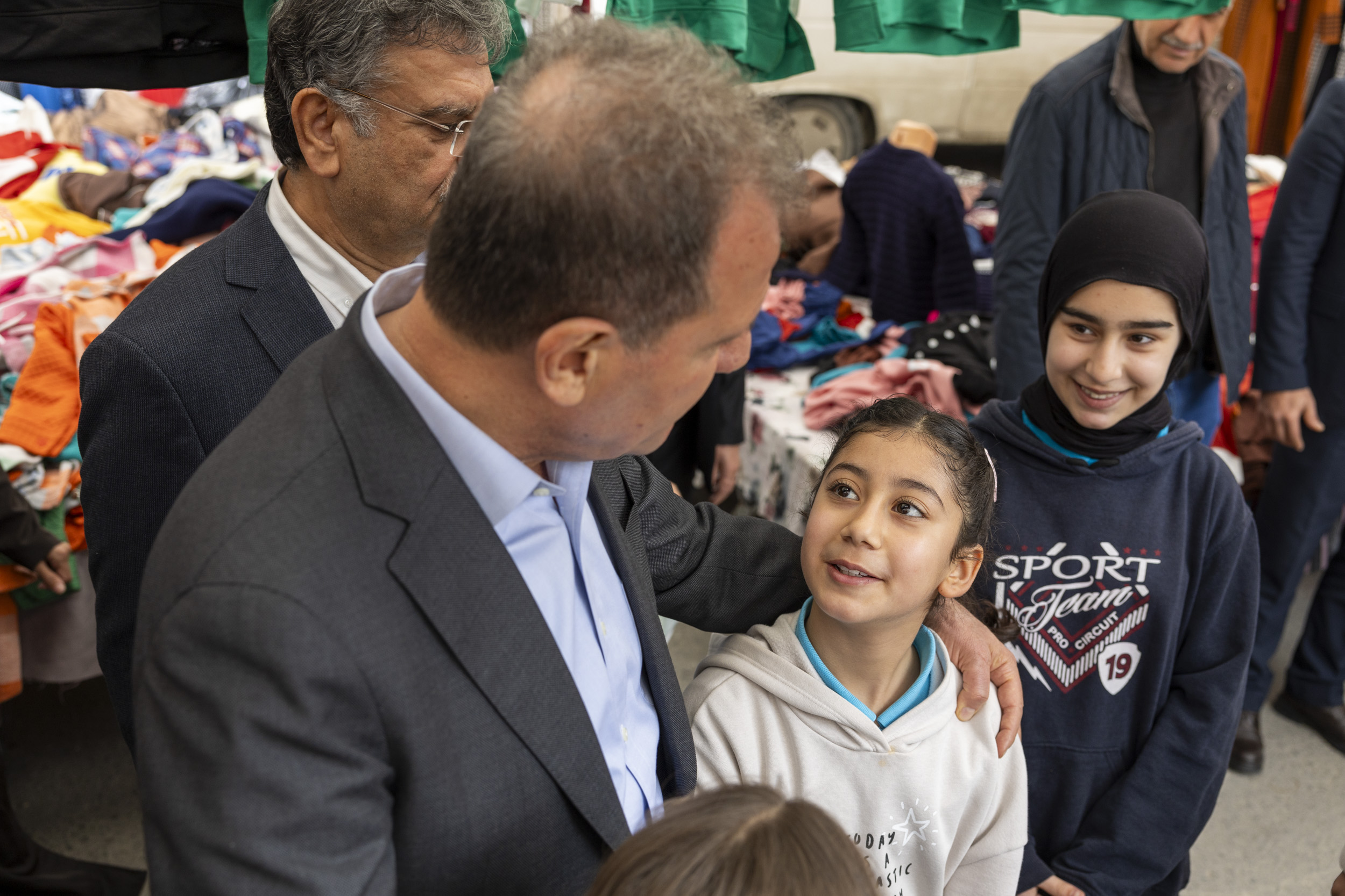 Mersin Büyükşehir Belediye Başkanı Vahap Seçer, Akdeniz ilçesine bağlı Çilek