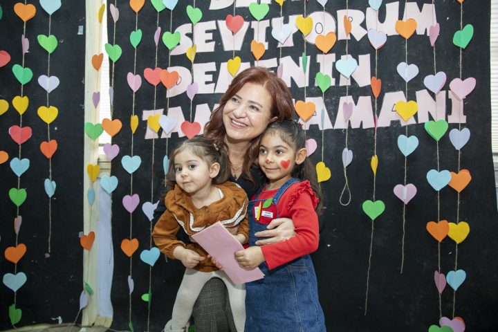 BUYUKSEHIR SEVGI GUNUNDE ANNE VE COCUKLARI MUTLU ETTI 1