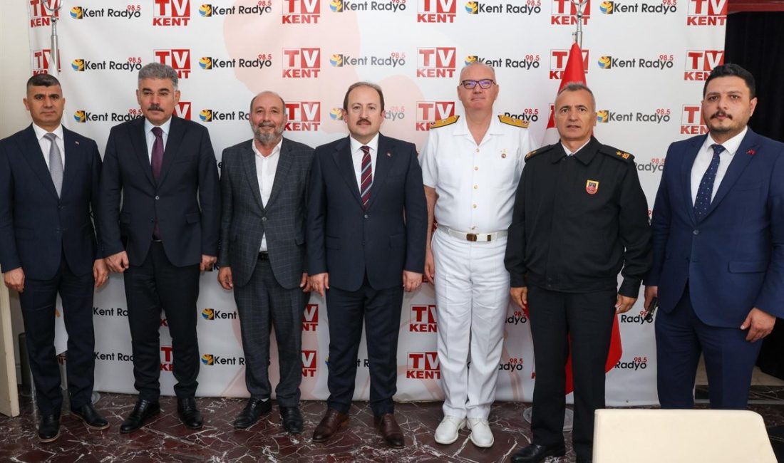 Valimiz Ali Hamza Pehlivan, Kent Radyo’yu ziyaret etti. Vali Pehlivan,