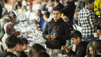 MERSİN BÜYÜKŞEHİR’DEN KADİR GECESİNE ÖZEL 10 BİN LOKMA Mersin Büyükşehir