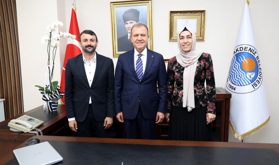 Mersin Büyükşehir Belediye Başkanı Vahap Seçer, Akdeniz Belediyesi’ni ziyaret ederek