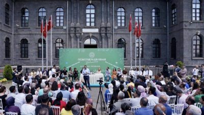 Millî Eğitim Bakanı Yusuf Tekin, kamuoyunda çok tartışılan müfredat değişikliği