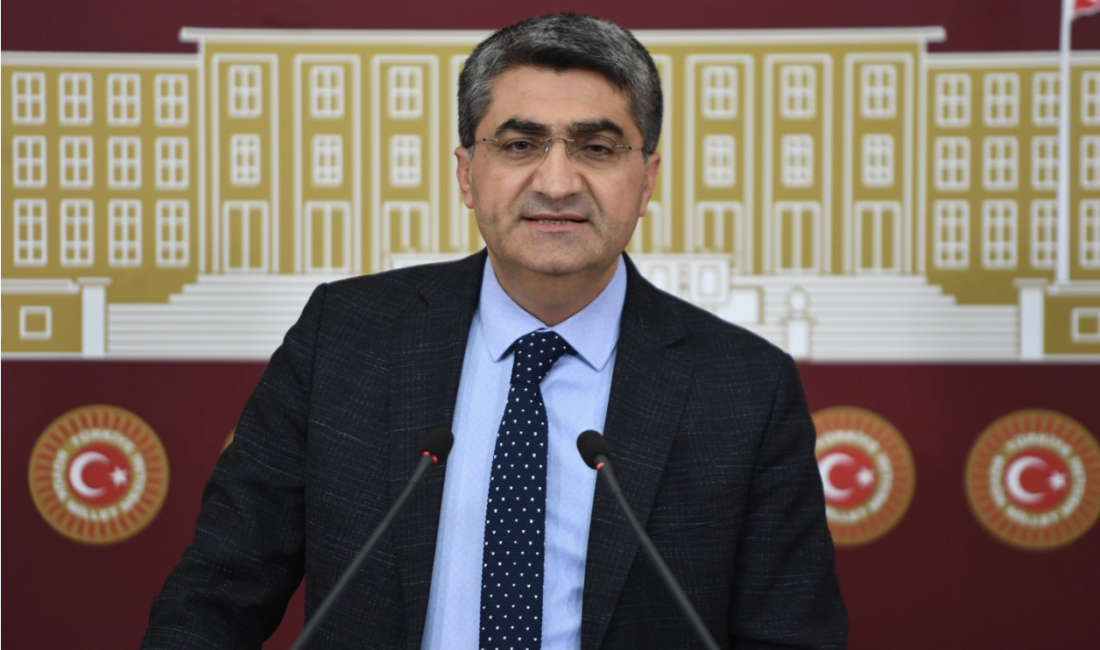 Ekmen’den Bakan Tekin’e çağrı:  İhtiyaç kadar öğretmen ataması yapın.   Ücretli