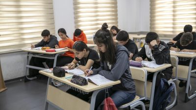 BÜYÜKŞEHİR’İN KURS MERKEZİ ÖĞRETMENLERİ SINAVA AZ SÜRE KALA REHBERLİK ÇALIŞMALARINI