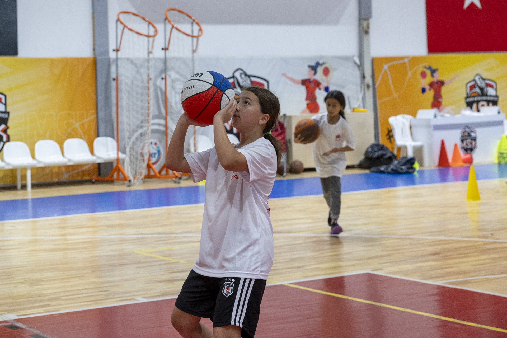 BUYUKSEHIRIN BASKETBOL KURSU YAZ DONEMINDE DE YOGUN ILGI GORUYOR 4