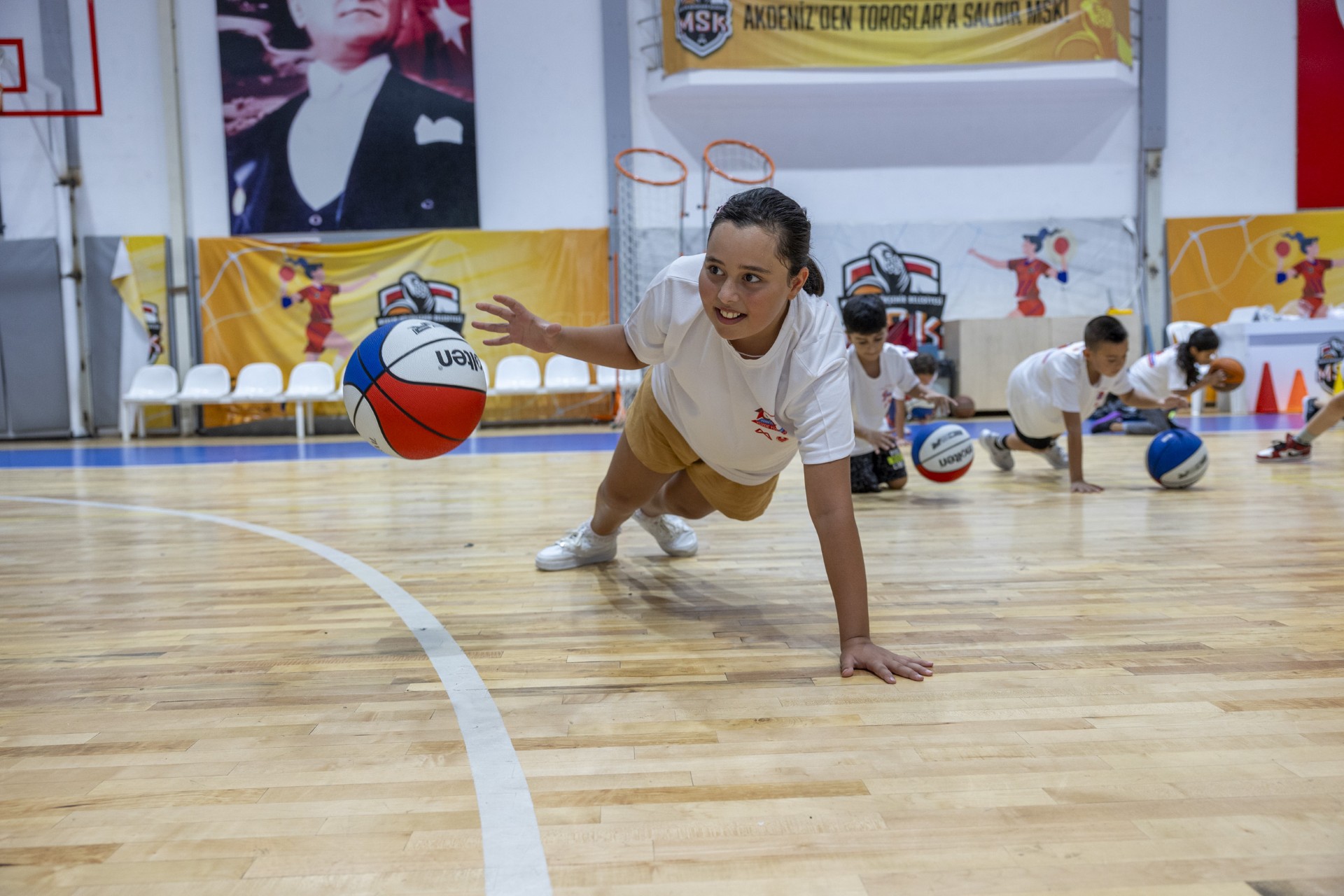 BUYUKSEHIRIN BASKETBOL KURSU YAZ DONEMINDE DE YOGUN ILGI GORUYOR 5