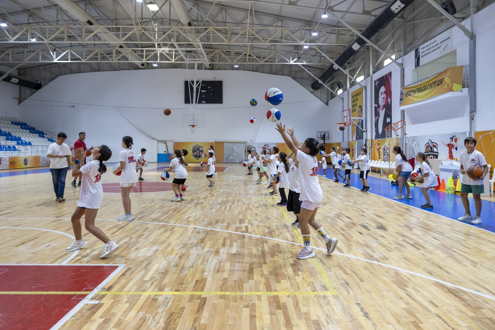 BUYUKSEHIRIN BASKETBOL KURSU YAZ DONEMINDE DE YOGUN ILGI GORUYOR 6