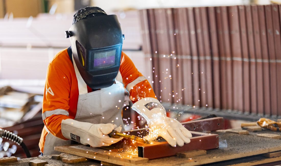 Mersin’de çocuklarına bakabilmek ve bir meslek sahibi olabilmek için girdiği