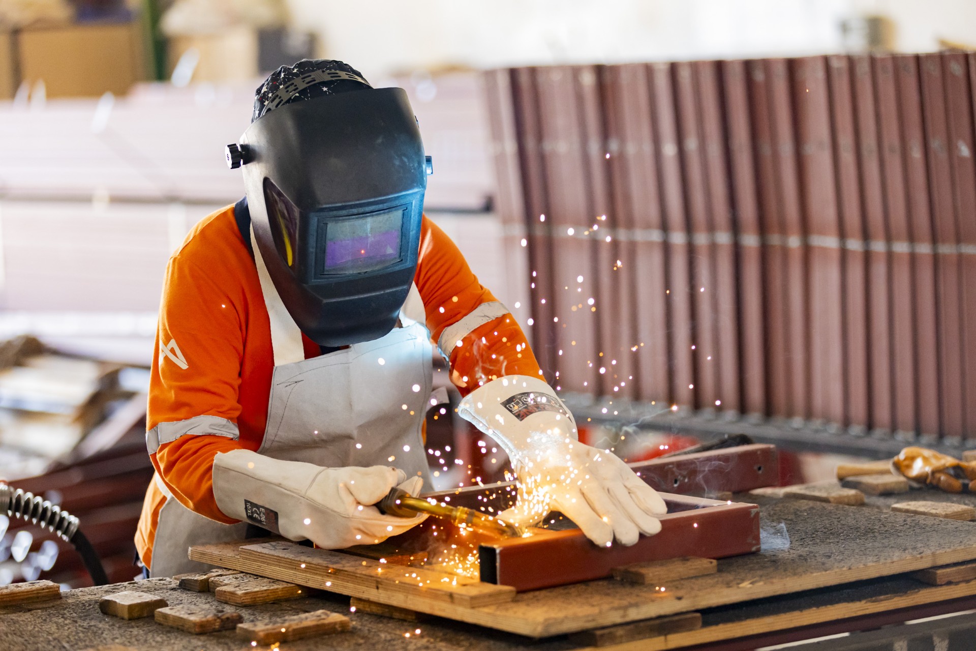 Mersin’de çocuklarına bakabilmek ve bir meslek sahibi olabilmek için girdiği