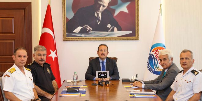 Mersin’de Asayiş Olaylarında Yüzde 5 Azalma Mersin Valisi Ali Hamza Pehlivan, güvenlik güçlerinin yaptığı çalışmalarla ilgili açıklamada bulunarak