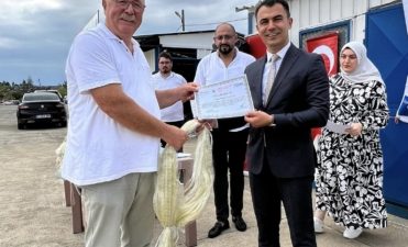 Balıkçıların eğitim sertifika törenine İlçe Kaymakamı Hamza İnam, Belediye Başkanı