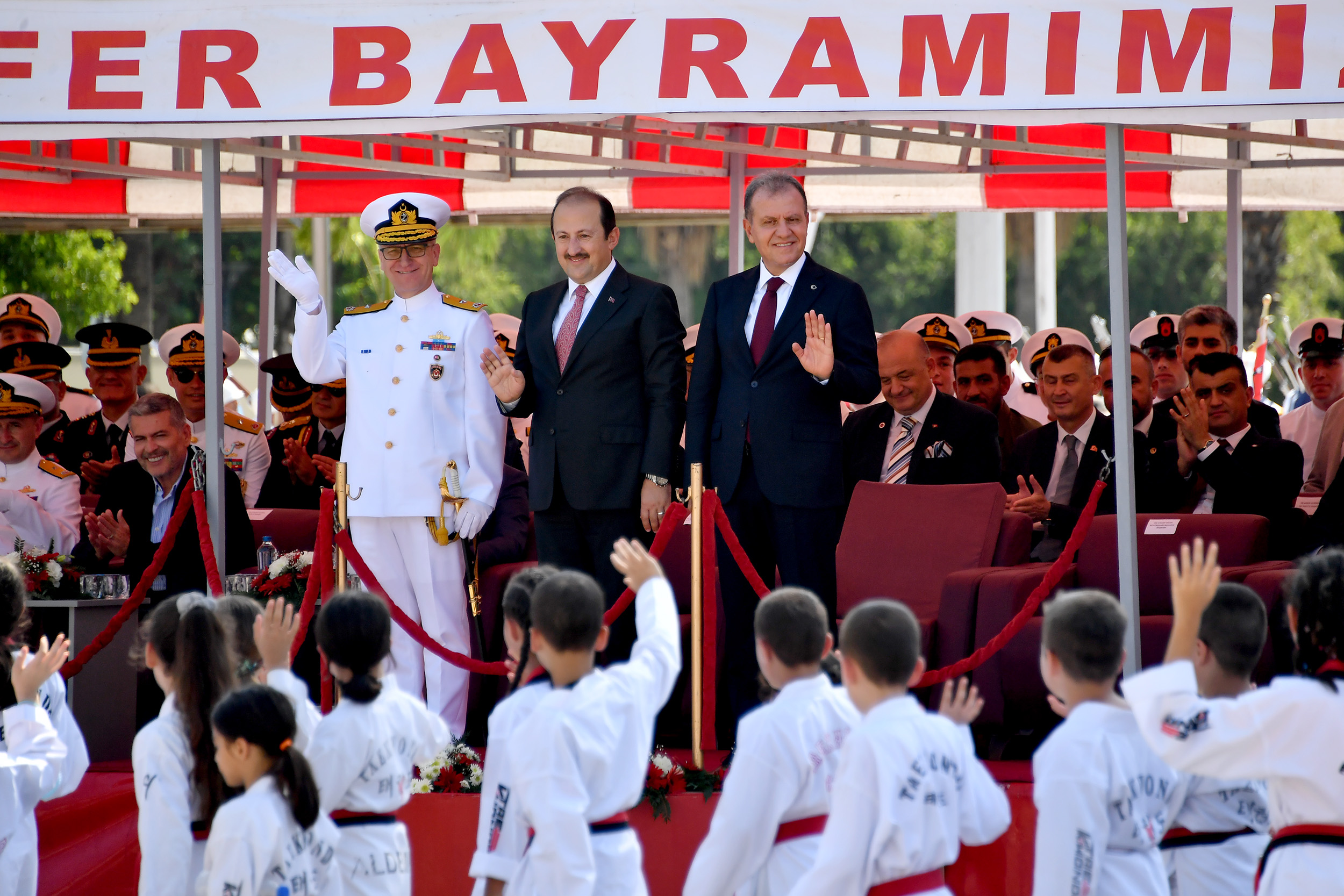 Mersin Büyükşehir Belediye Başkanı Vahap Seçer, 30 Ağustos Zafer Bayramı’nı Coşkuyla Kutladı