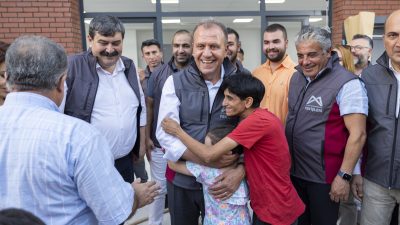 Mersin Büyükşehir Belediye Başkanı Vahap Seçer, Toroslar Belediye Başkanı Abdurrahman