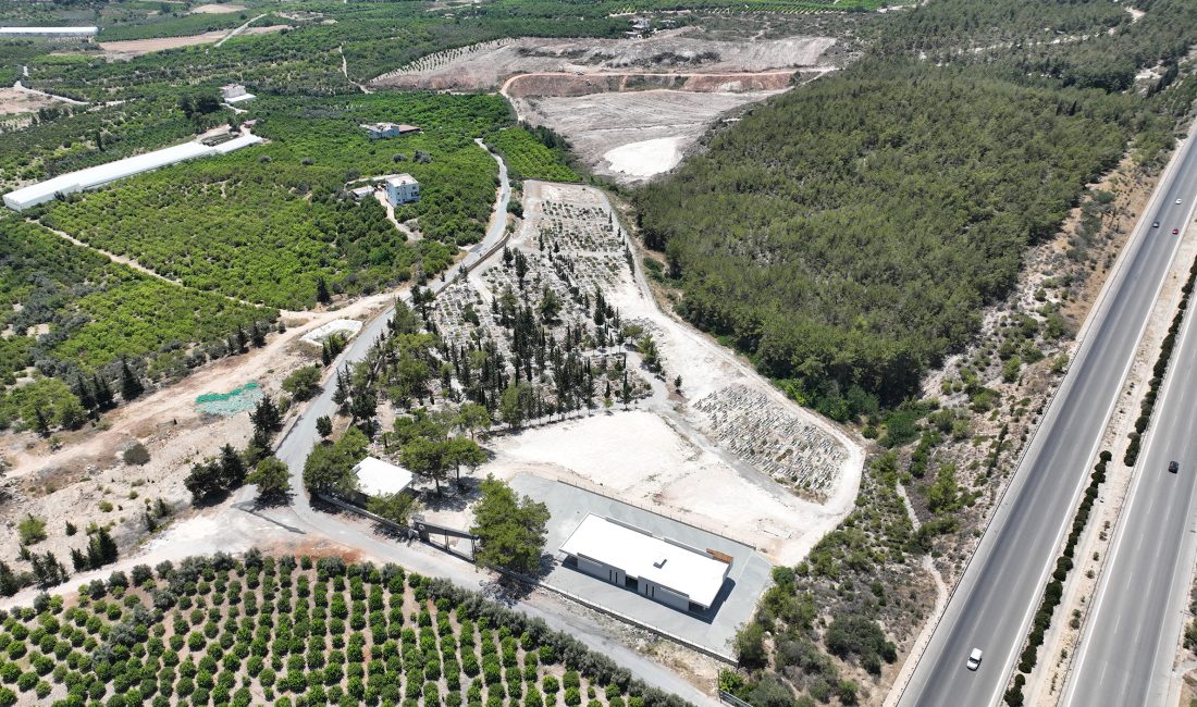Mersin Büyükşehir Belediyesi, en önemli hizmetlerinden biri olan mezarlık hizmetleri