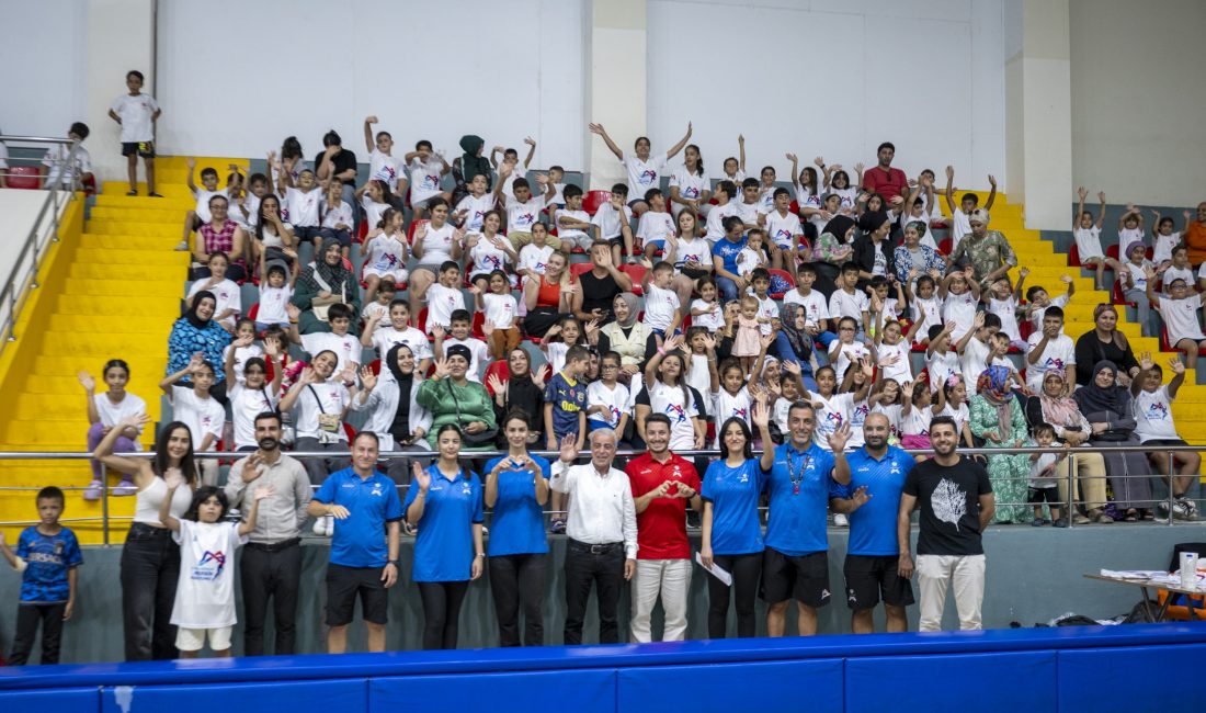 Kentin en ücra köşelerini milim milim gezerek çocukların hem eğlenmesine