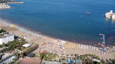 Kızkalesi, bu yaz mevsim normallerinin üzerinde seyreden sıcak hava ve