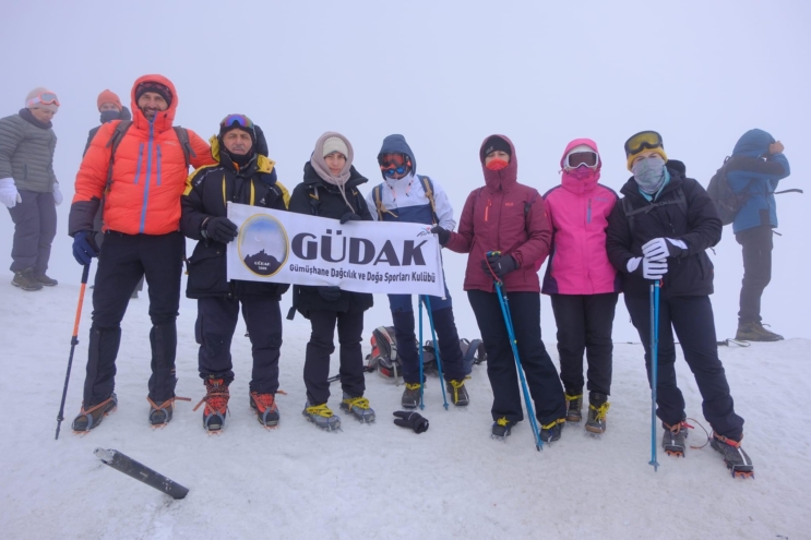 GÜDAK, Ağrı Dağı Tırmanışını 12. Yılında 12 Sporcu ile tamamladı
Gümüşhane Dağcılık Kulübü (GÜDAK), her yıl düzenlediği geleneksel