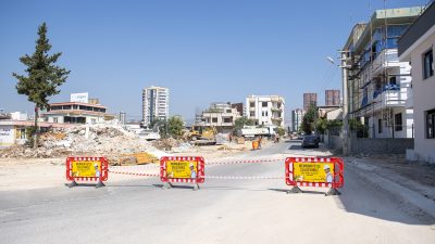 Kent genelinde yol yapım, bakım ve onarım çalışmalarını sürdüren Mersin