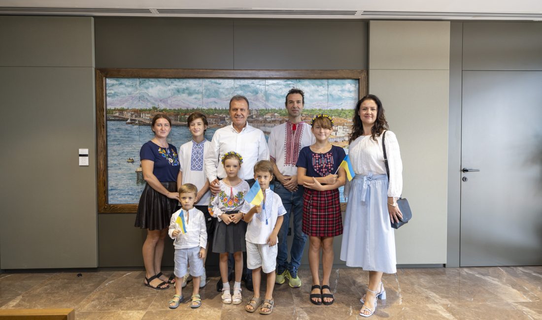 Mersin Büyükşehir Belediye Başkanı Vahap Seçer, Mersin Ukrayna Yardımlaşma ve