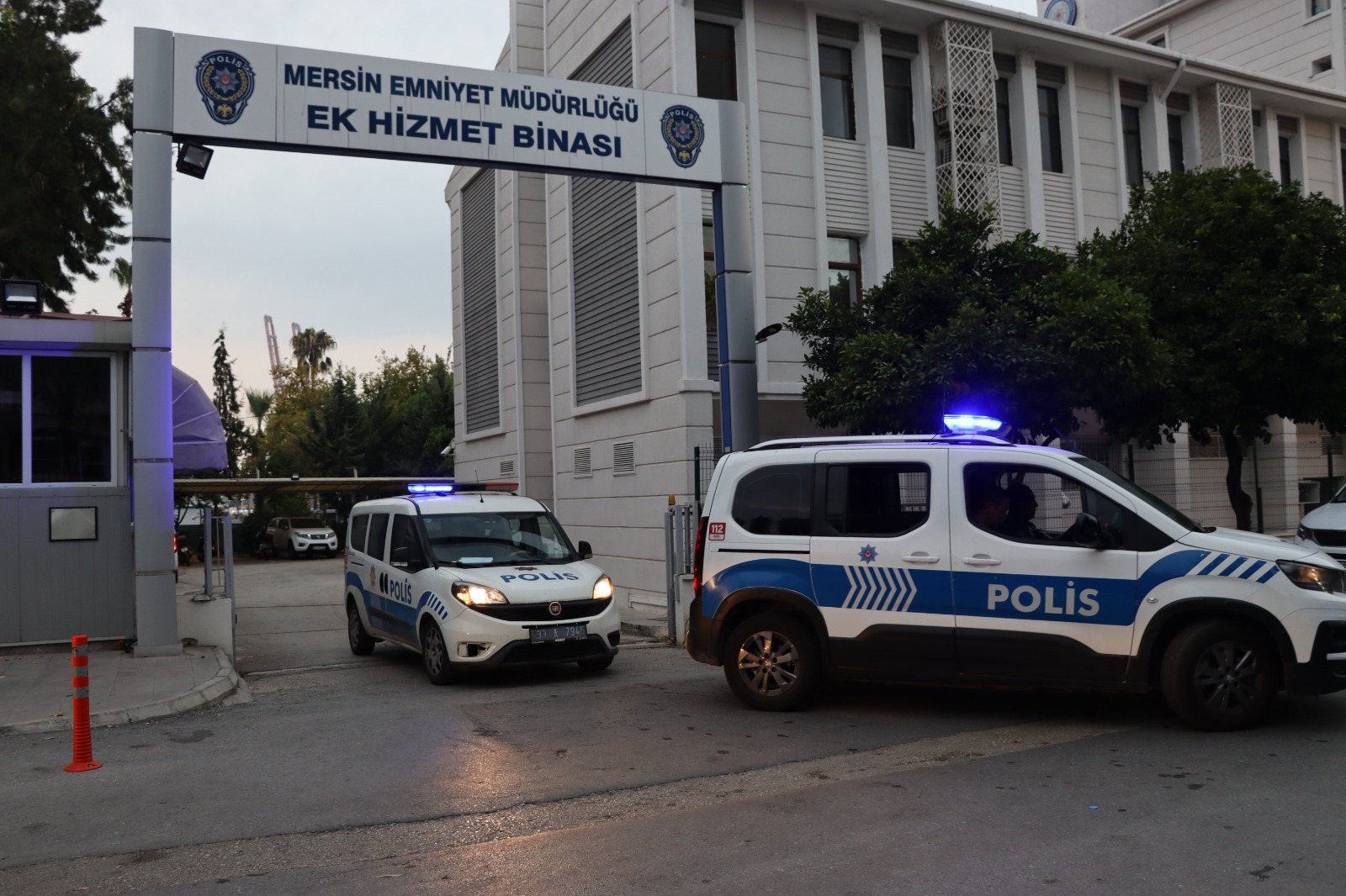 Mersin Polisi Aranan Şahıslara Büyük Operasyon Düzenledi