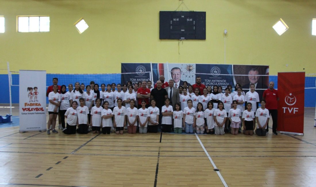 Türkiye’nin 36. Fabrika Voleybolu Ağrı’da açıldı Türkiye’nin 36. Fabrika Voleybolu Ağrı’da açıldı Servet ARSLAN/BHA-AĞRI Türkiye Voleybol