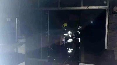 Mersin'in Tarsus ilçesinde, elektrikli bisiklet aküsünden çıkan yangın bir tantuni