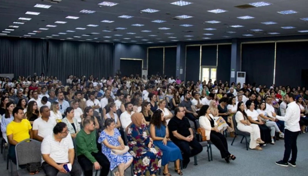 Mersin’de Büyükşehir, öğretmenleri yeni eğitim ve öğretim yılına hazırlıyor Kongre ve Sergi Sarayı Çok Amaçlı Salon’da gerçekleşen etkinliğe, Sosyal