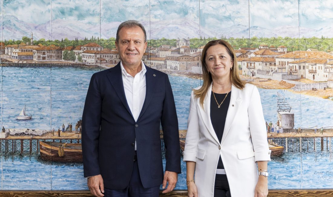 Devrimci İşçi Sendikaları Konfederasyonu (DİSK) Genel Başkanı Arzu Çerkezoğlu ve