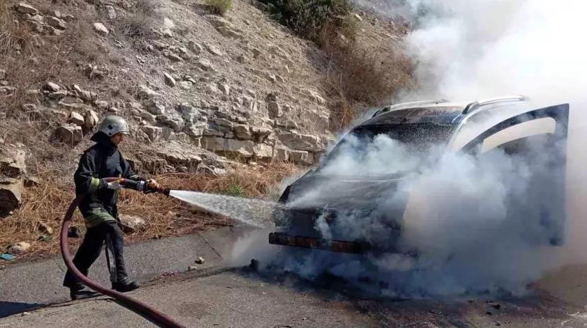 Mersin’de Otoyolda Yangın: Araçta Maddi Hasar Meydana Geldi