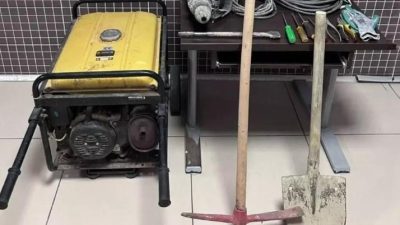 Mersin'in Akdeniz ilçesinde, izinsiz kazı yapan beş kişi jandarma ekipleri