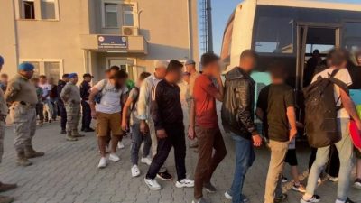 Mersin İl Jandarma Komutanlığı, düzensiz göçmenlerin yasa dışı geçişlerini organize