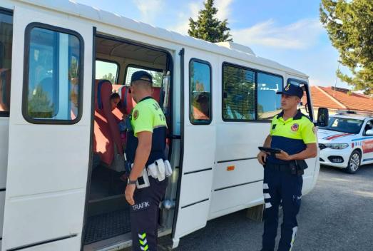 Jandarma Ekipleri Okul Servislerine Yönelik Trafik Denetimi Gerçekleştirdi