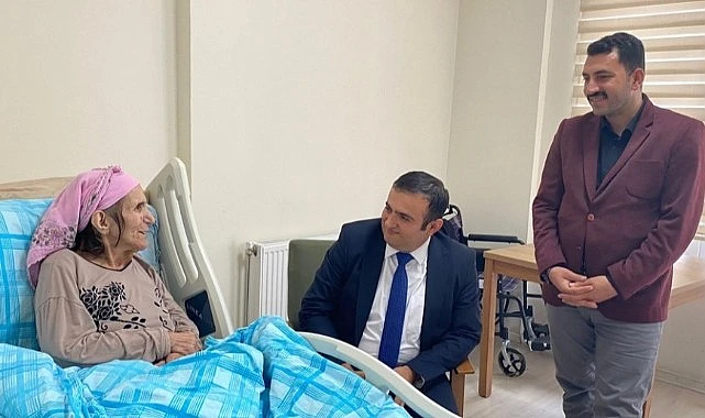 Huzurevi sakinleriyle bir araya geldi İl Müdürü Çetinkaya Huzurevi sakinleriyle bir araya geldi ARDAHAN-BHA Ardahan