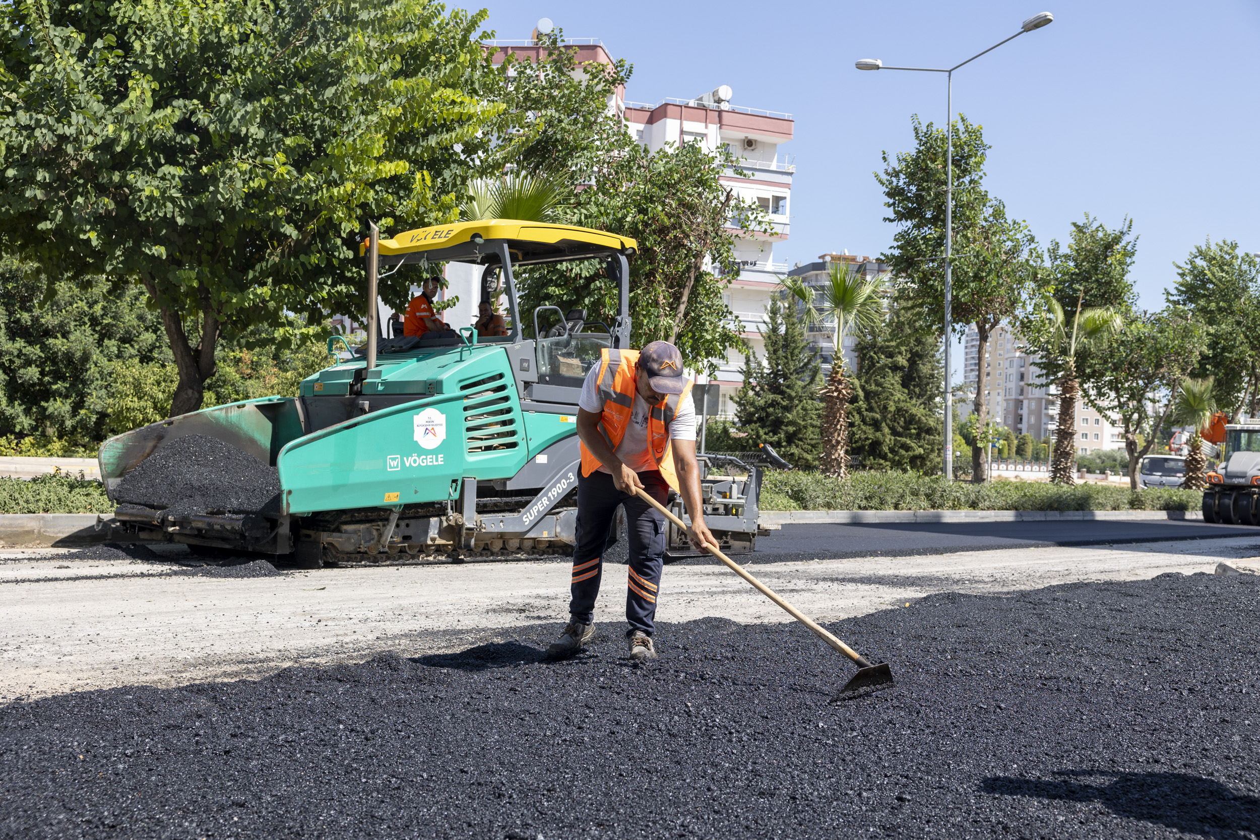 BÜYÜKŞEHİR, VATANDAŞLARIN MEVLİD KANDİLİ’Nİ KUTLAYARAK KANDİL SİMİDİ DAĞITTI