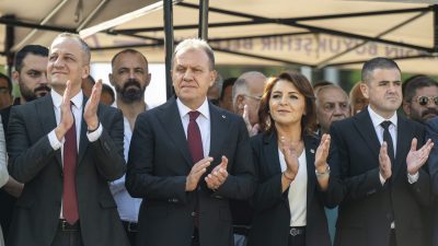 Mersin Büyükşehir Belediye Başkanı Vahap Seçer, CHP Mersin İl Başkanlığı