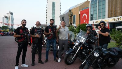 Mersin Yenişehir Belediyesi, 30 Ağustos Zafer Bayramı’nda düzenlediği kortej geçişiyle