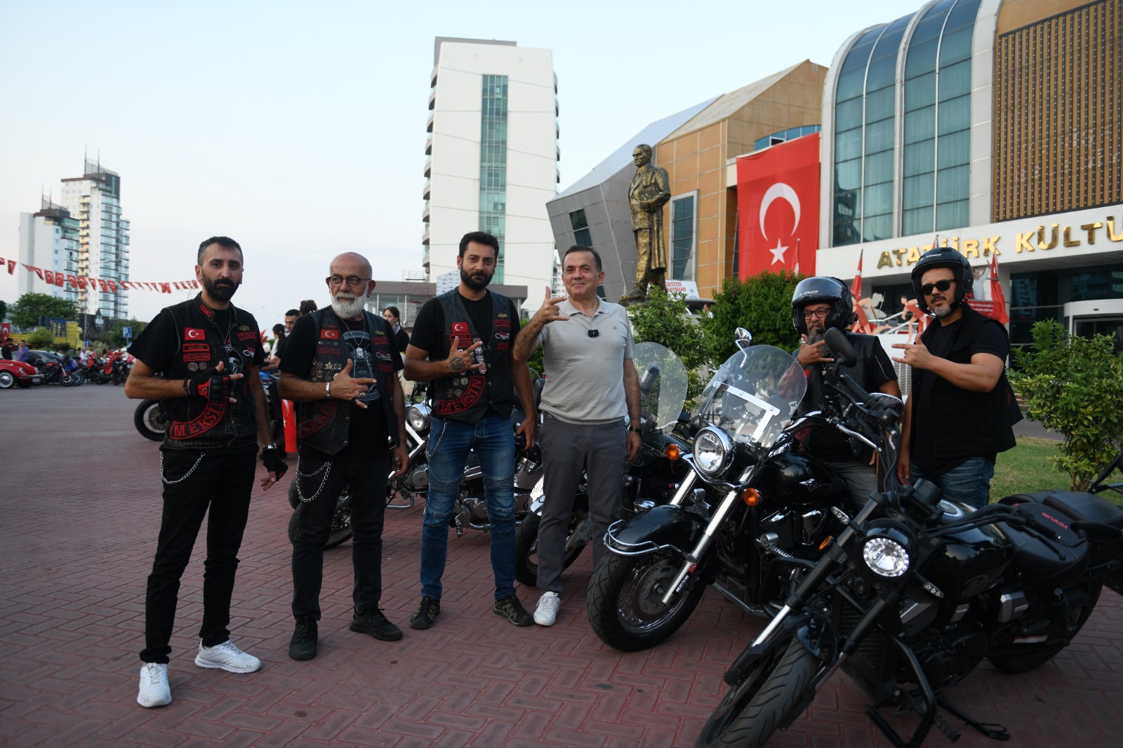 Yenişehir Belediyesi bayramın coşkusunu sokaklara taşıdı