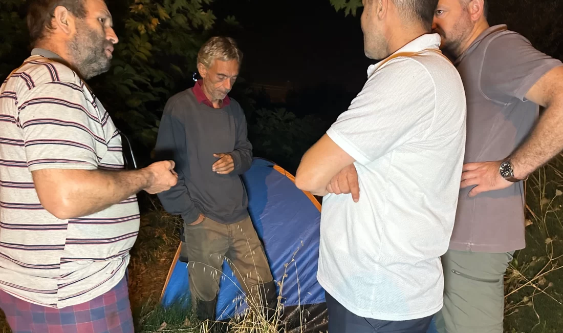 Düzce’de Hollandalı gezgine polis sahip çıktı
Düzce’de merkeze bağlı Metek TOKİ Mahallesi Muhsin Yazıcıoğlu
