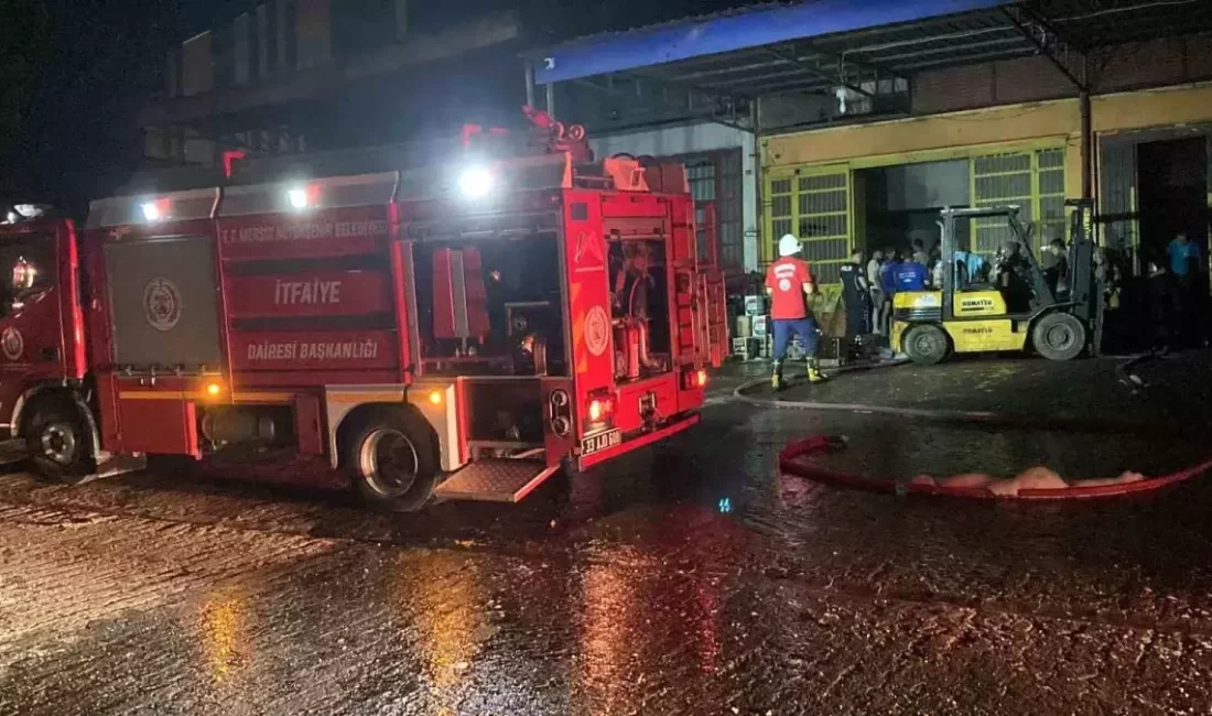 Mersin’in Erdemli İlçesinde İş Makinesi Atölyesinde Şiddetli Yangın ve Parlamalar