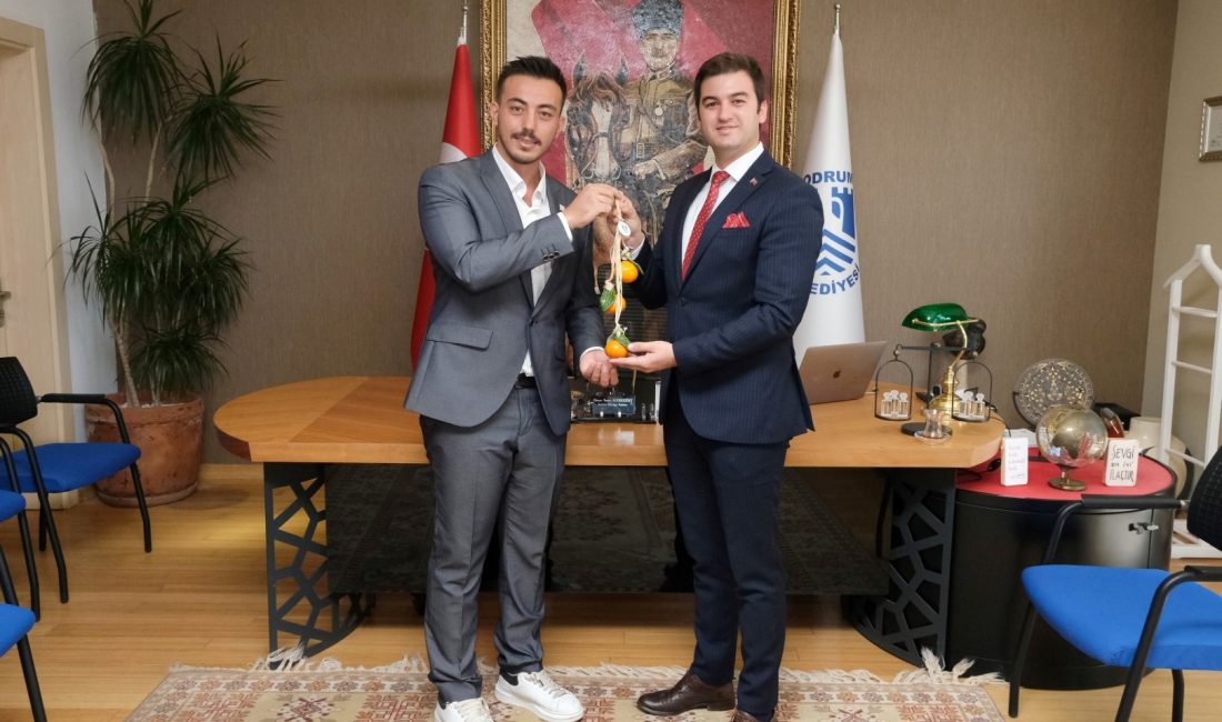 Bodrum’da CHP yeni Gençlik Kolları yönetiminden Belediye Başkanı Tamer Mandalinci’ye ziyaret MUĞLA-BHA Cumhuriyet Halk Partisi Bodrum Gençlik Kolları yönetimi, Bodrum Belediye
