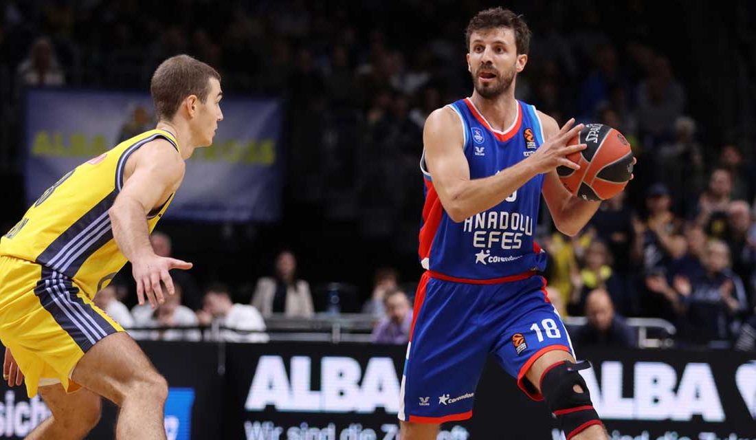 Anadolu Efes, EuroLeague’de Alba Berlin’i rahat geçti
THY EuroLeague 7. Hafta mücadelesinde Anadolu Efes, Alba