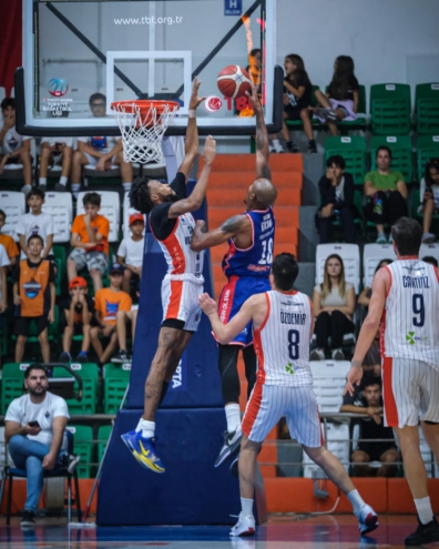 Çağdaş Bodrum doludizgin MUĞLA-BHA Başantrenör Erhan Ernak yönetiminde sahaya çıkan Çağdaş Bodrum Spor,