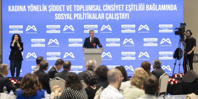 “BELEDİYE BAŞKANI TÜCCAR DEĞİL, KAMU GÖREVİ YAPAN YÖNETİCİDİR” Cumhuriyet Halk Partisi tarafından, Mersin Büyükşehir Belediyesi’nin ev sahipliğinde düzenlenen