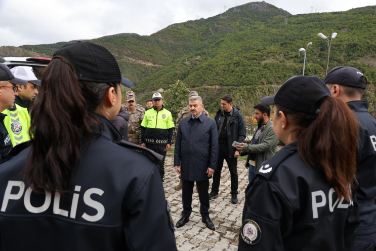 Artvin Emniyet Müdürlüğüne 7 araç tahsis edildi Bayram SARAYOĞLU / BHA – Artvin Vali Turan Ergün, Emniyet
