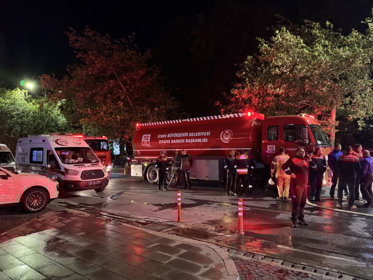   İzmir’in Bayraklı ilçesinde, Adalet Mahallesi’nde bir sitenin A
