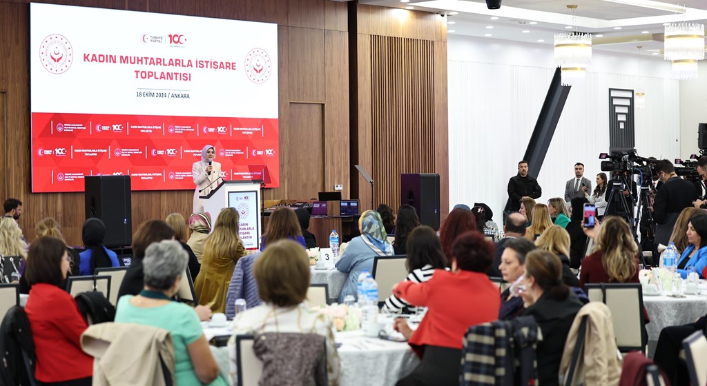 Aile ve Sosyal Hizmetler Bakanı Mahinur Özdemir Göktaş, muhtarlara “Mahallelerinizde