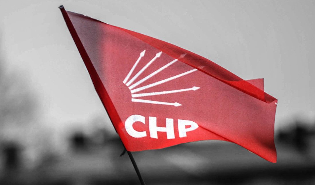 CHP’den Esenyurt çağrısı!
CHP, “Ahmet Özer’in, mesnetsiz iddialarla, yargı kumpasıyla tutuklanmasına