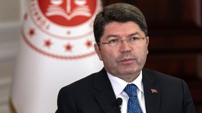 ANKARA-BHA Bakan Tunç, TBMM’de AK PartiGrup Toplantısı öncesinde gazetecilerin sorularını
