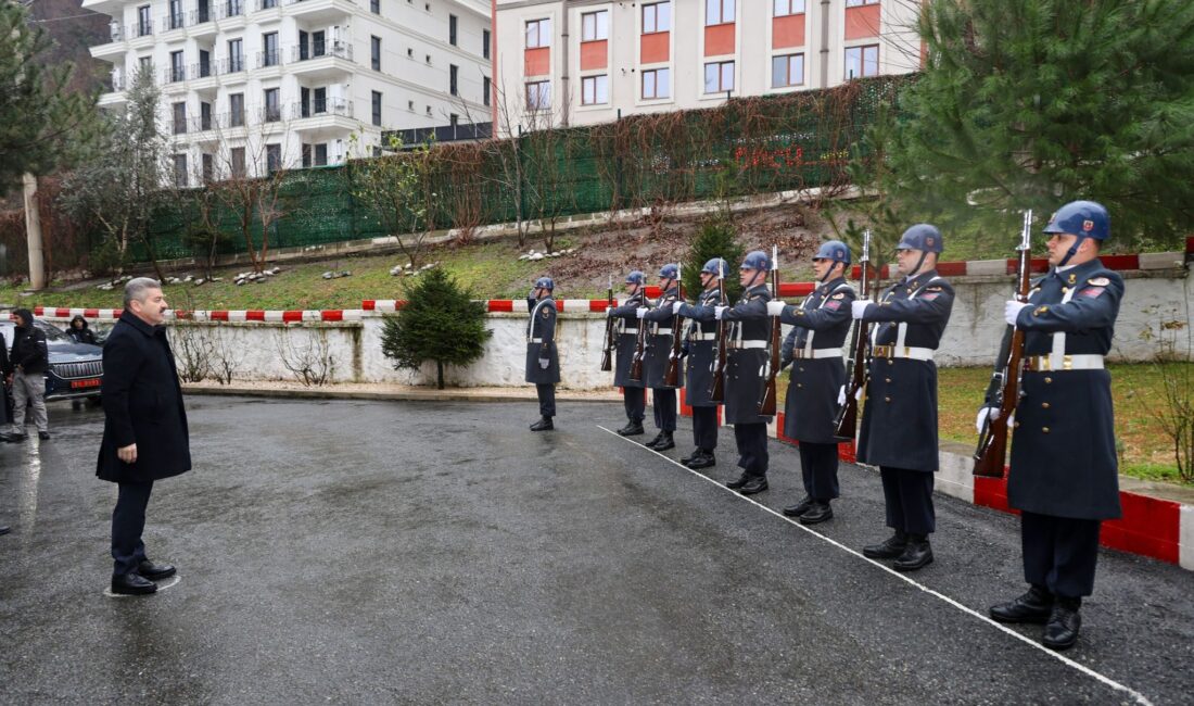 Artvin Valisi Ergün, Jandarma Komutanlığından brifing aldı – Birlik Haber Ajansı BAYRAM SARAYOĞLU / ARTVİN-BHA İl Jandarma Komutanı Jandarma Albay Mehmet