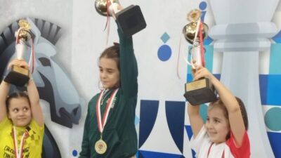 Antalya’da düzenlenen Küçükler ve Yıldızlar santranç şampiyonasında Mersin’den Alya Şahin